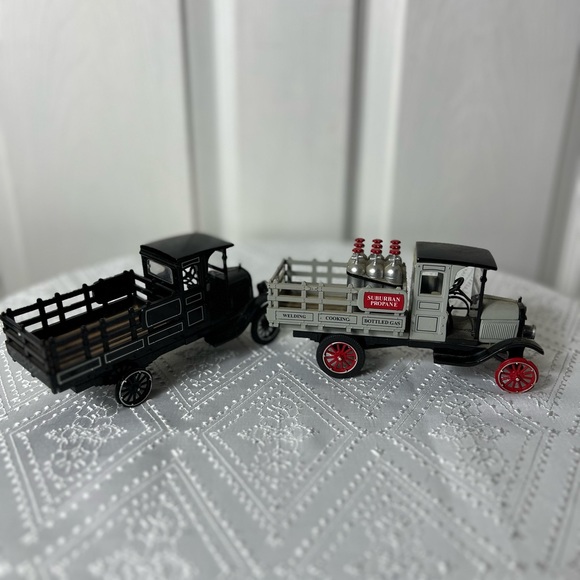 1923 Chevy💥RARE FINDINGS💥(2) 1 Ton Truck National Motor Museum Mint Die Cast - Picture 9 of 12